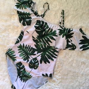New One-piece tropical Swimsuit Size Large